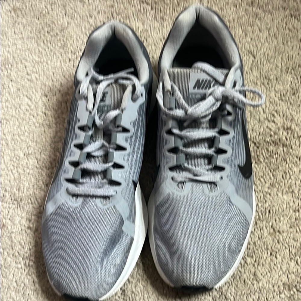 Nike Men's Gray Running Shoes